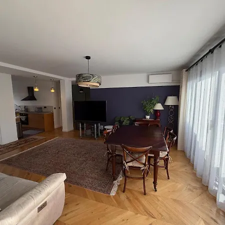 Cozy 89 M2, Balcony, Air Conditioning Appartamento